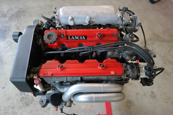 Lancia Delta 8V exhaust manifold and engine